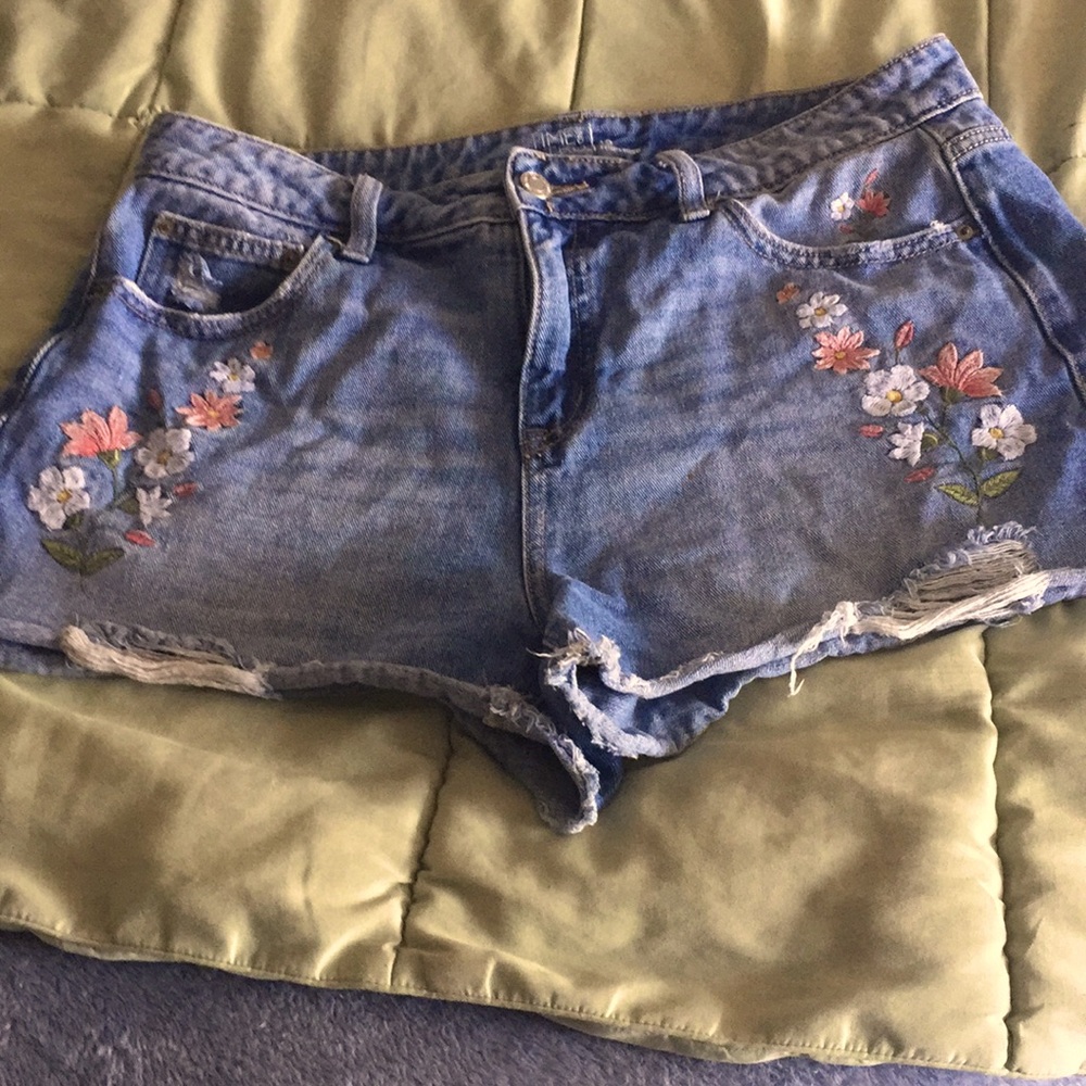 Embroidered shorts